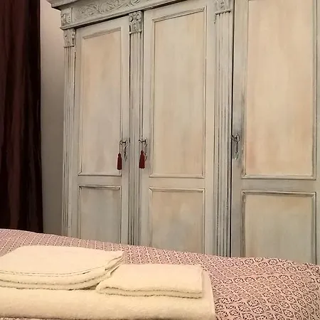 Room-a *